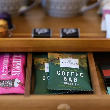 Rowrah Hall Гостевой дом Arlecdon